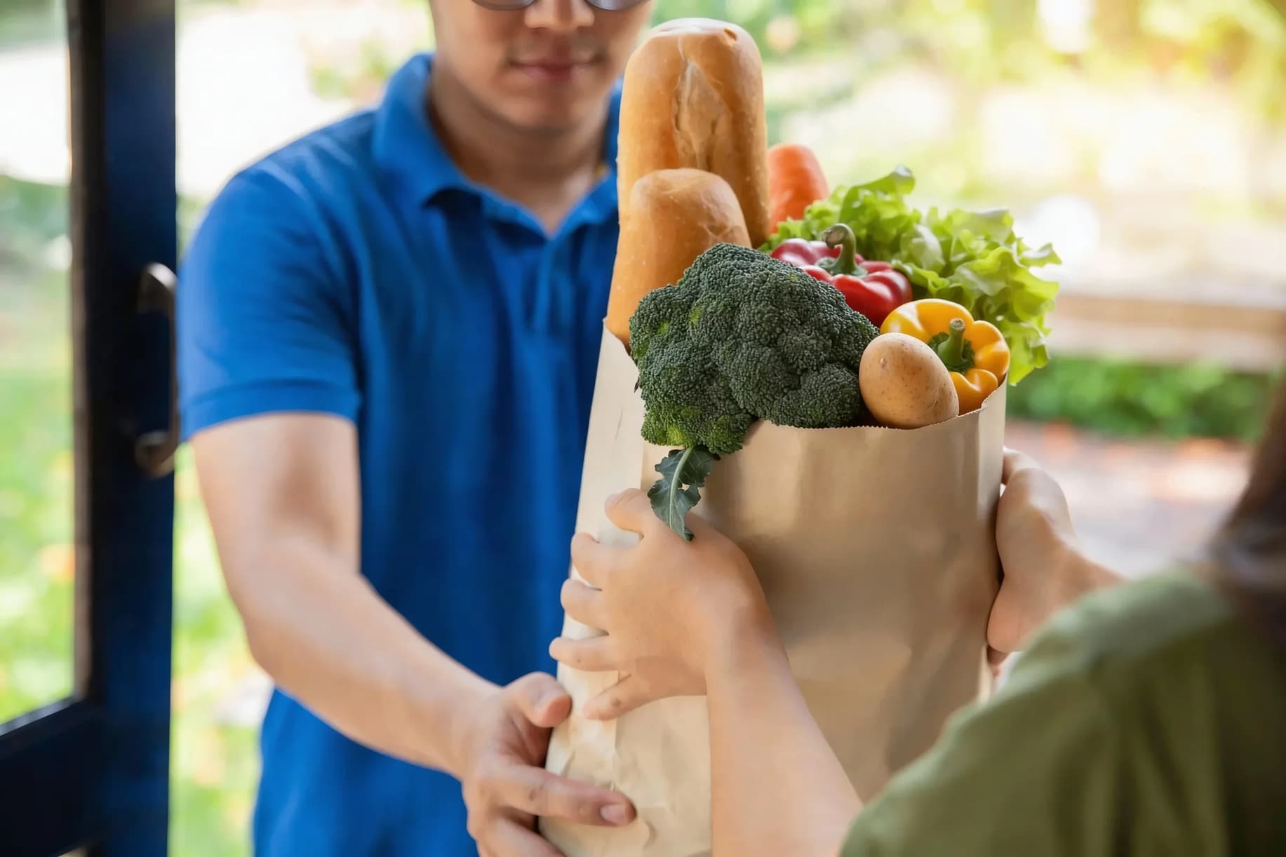 Local grocery delivery handoff